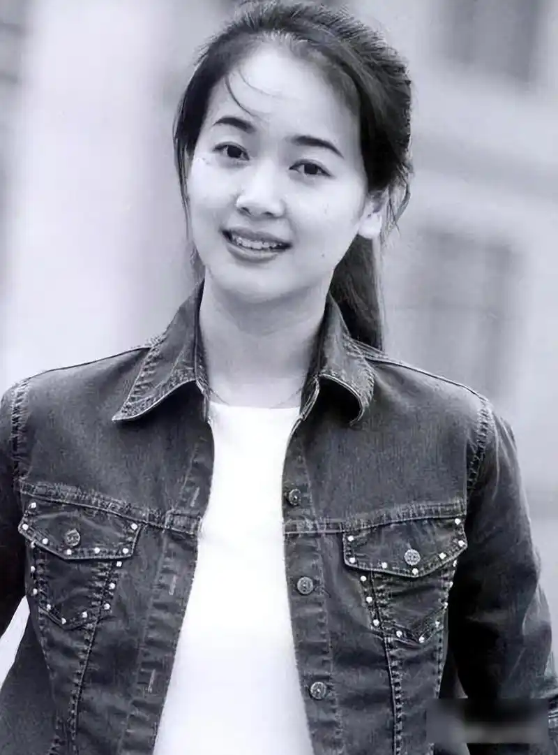 左小青:从体操运动员到演员的华丽蜕变 左小青,被称为"氧气美女"的