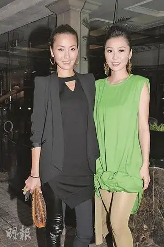 周汶锜,周丽淇两姐妹果然是模特儿出身,饭局都要悉心打扮