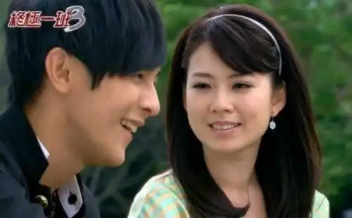 虽说年纪上稍微有点距离, 但丝毫不影响双方的感情之余, 吴育奇对殷悦