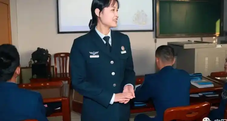 文职人员一年发几套服装