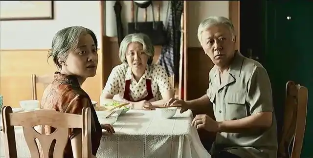 父母爱情老年的德华搬回哥嫂家