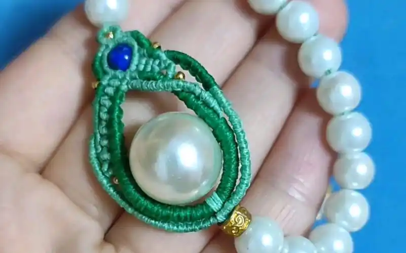 一颗珠子编出水滴形吊坠手绳手工编织教程