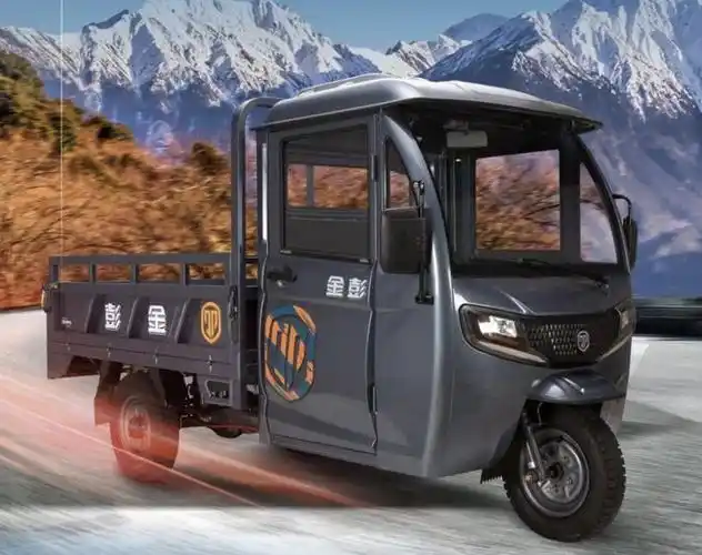 金彭新款半封闭三轮车轻卡级底盘配72v水电瓶可载2000斤