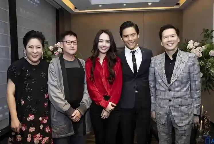 向华强砸5亿力捧向佐,却把向佑送进监狱,俩兄弟为何会区别对待_儿子