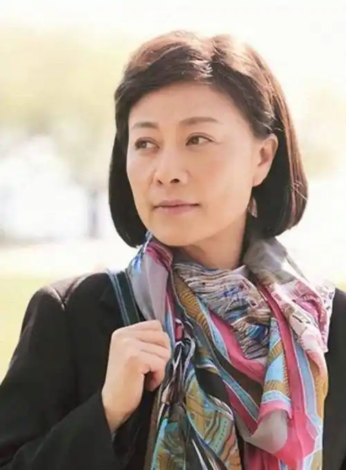 原创演员岳红年轻时只顾事业曾被女儿喊阿姨患癌后母女和解