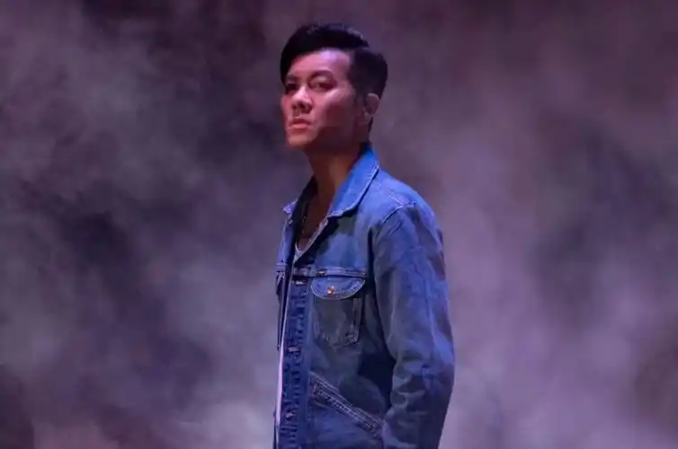 都多才多艺,所以他们的唱功也经常被低估了,这一点看初舞台时,梁汉文