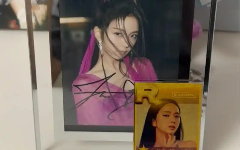 成为jisoo的十分之一～金智秀chulo全球限量10份亲笔签名