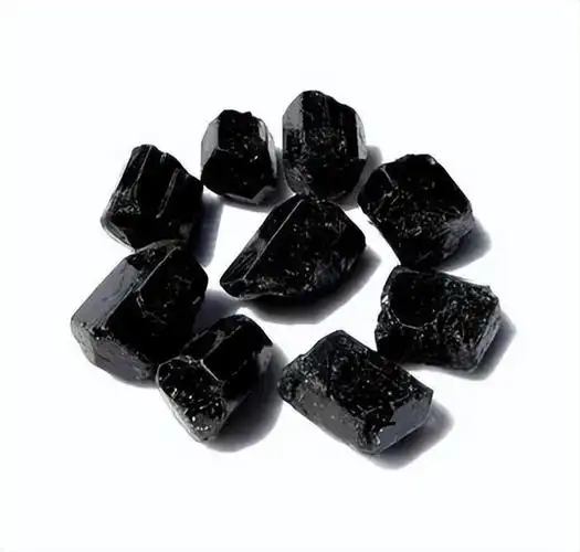 其实就是富含铁的黑色电气石,它是一种复杂的硼酸盐,属于晶体矿物