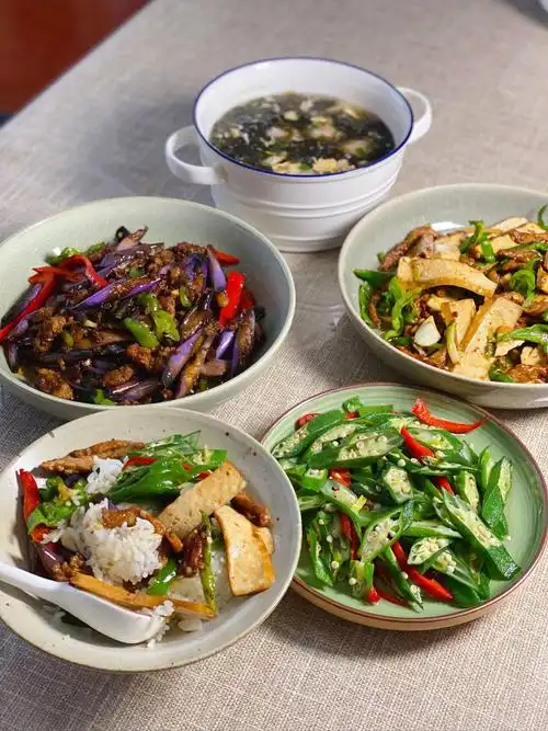 不点外卖,一家三口的家常午餐