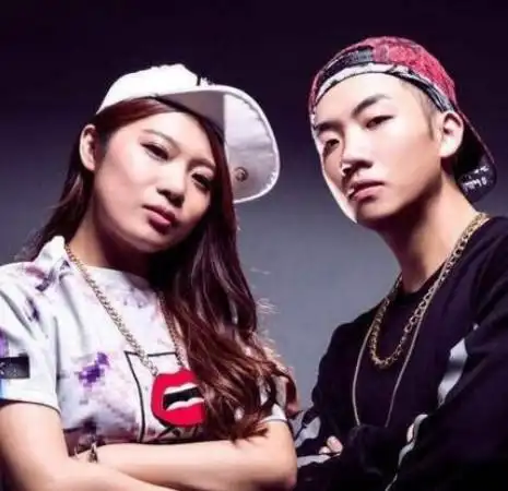 【图】张馨月低调组合里和杨和苏是情侣吗 两人得周杰伦的赞扬