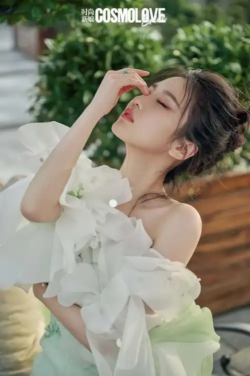 提起@张慧雯wen很多人第一时间想到的是她作为"谋女郎"出道的身份也