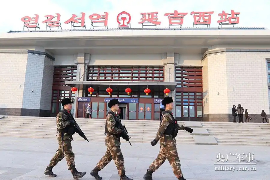 武警吉林总队延边支队守护春运回家路