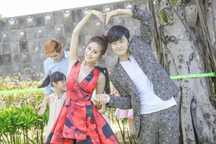 《如果爱》第三季浪漫归来 付辛博为颖儿私人订制沙滩浪漫