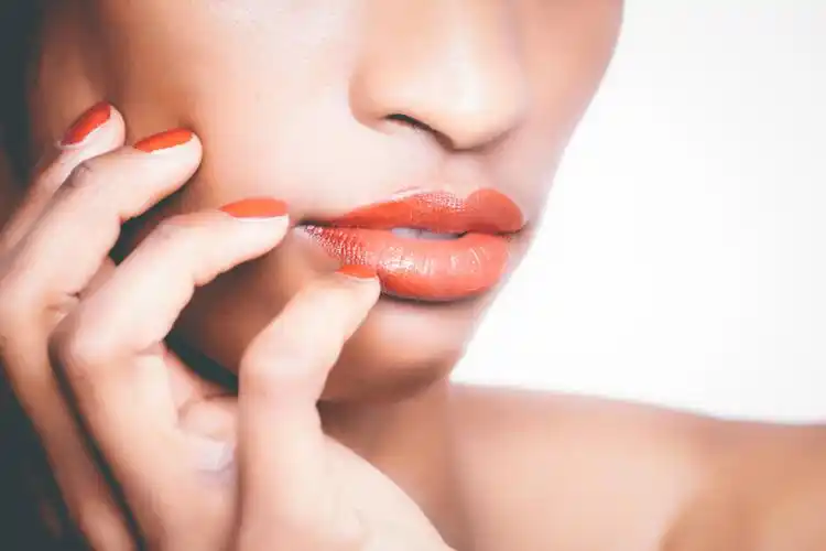 某人的肖像|人,化妆,双色调,可爱的,品红,唇膏,嘴,嘴唇,头发,女人