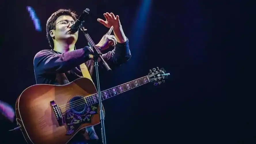 今天(7月3日)一大早,音乐人李志在微博上发长文怒斥《明日之子》第二