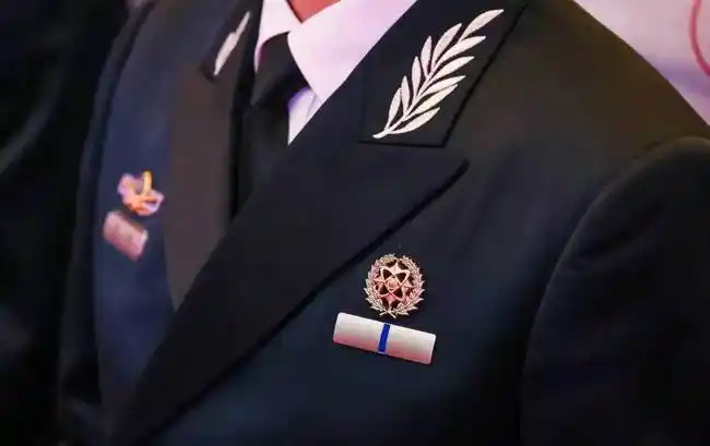 武警部队举行文职人员授装暨宣誓仪式