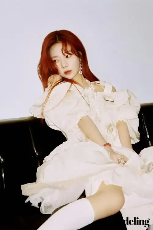 张紫宁复古胶片封面##张紫宁红发造型