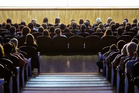 戏剧演出演出期间观众席.一部戏剧.照片