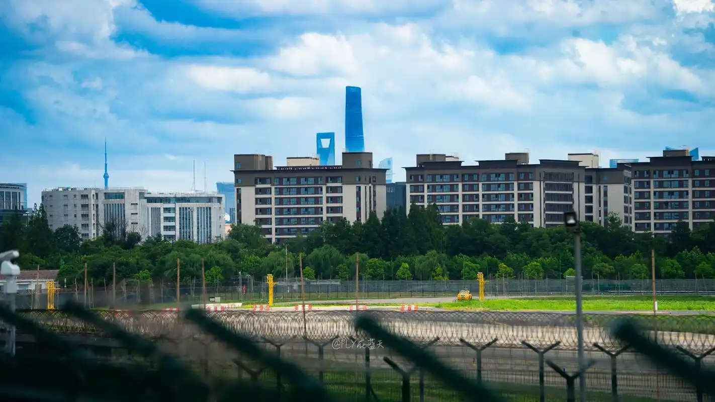 欢迎来到上海虹桥交通枢纽.