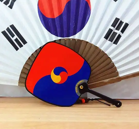韩国太极工艺扇子朝鲜族创意民族风圆鼓长鼓流苏吊坠纪念品