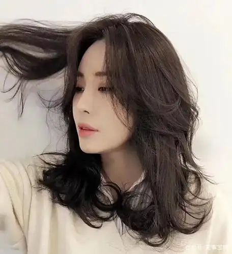 怎样的发型更有女人味?#发型设计#女人味发型