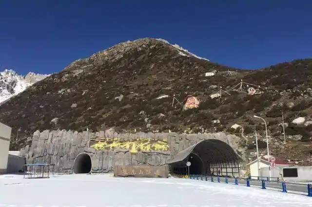 科技创新能力显著提升雀儿山隧道获国际隧道协会2018年度工程大奖.