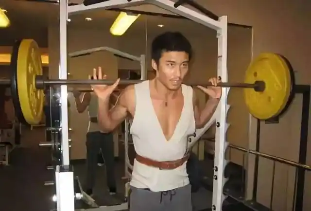 48岁的胡兵,身材好到可怕!连贝克汉姆都被秒成渣.