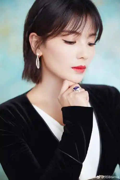 6741岁刘涛又换新发型新摩卡波波头加法式刘海意外减龄又时尚
