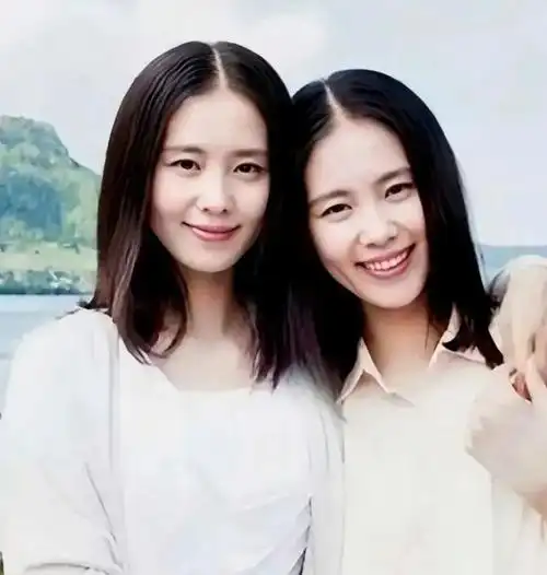 刘诗诗和替身的合影,俩人几乎一模一样,直接分不清她俩谁是谁了|替身