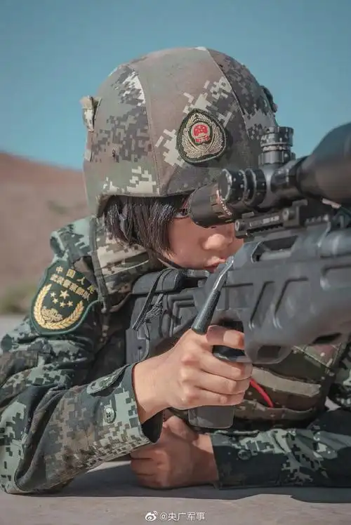 又美又飒!女子特战队员高燃壁纸来了