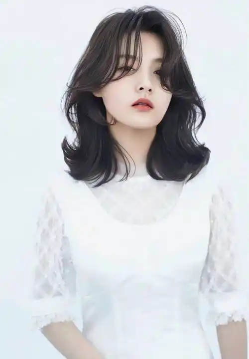 更适合日常打理发尾s型鱼尾弯度设计招人喜欢过目不忘,可盐可甜hair