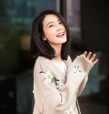 高圆圆齐肩发型:街拍女王高圆圆齐肩发气质百搭