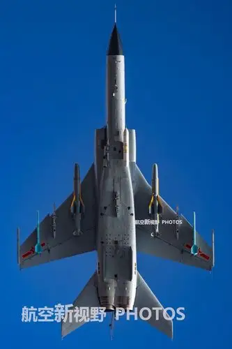 实拍歼轰-7a重型战机,国产第一款炸弹卡车,空对地攻击中坚力量