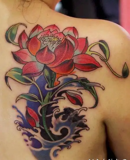 后背好看的莲花彩绘纹身图案