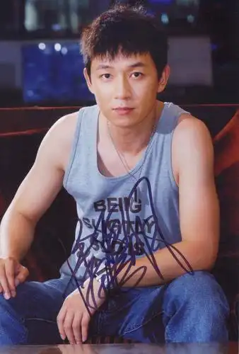 《白夜追凶》:43岁的潘粤明帅得掉渣!