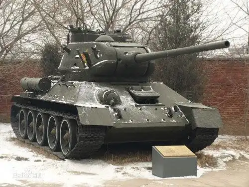 58式中型坦克即苏联t-34-85中型坦克(中国陆军称其为58式).