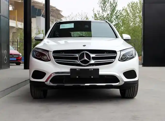 好我是天津港进口车小骆,今天给大家介绍一款平行进口奔驰最便宜的suv