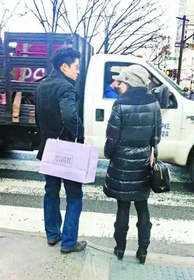 霍启刚与嫩模上演海战门