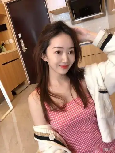 百花体坛腾讯体育美女主播裴优呈现可爱漂亮的舞台