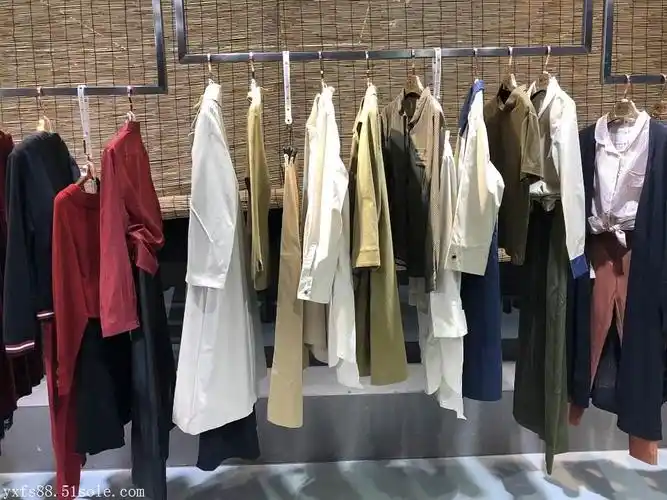 文艺棉麻风格的品牌女装折扣店铺该怎么陈列