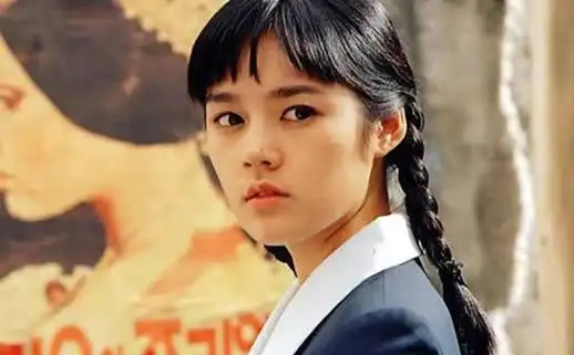 2003年,韩佳人和演员延政勋通过出演电视剧《黄手帕》由工作同事发展