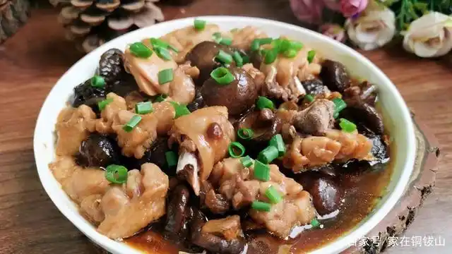 香菇蒸鸡,嫩!滑!蒸的简单又好吃!