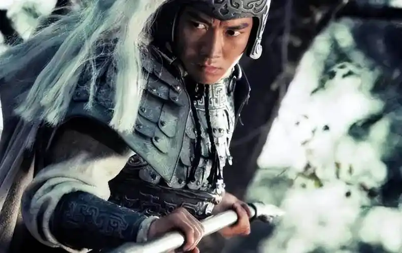 赵云自小勇猛非凡,长大后身高八尺,剑眉星目,非常英俊,他也是三国之中