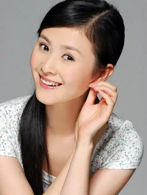 代表作品:在那桃花盛开的地方,桐柏英雄,人见人爱   王琦也是一名演员