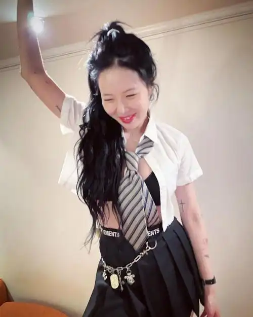 金泫雅超话05#金泫雅0606生日快乐#  220603 doooho ins更新泫雅