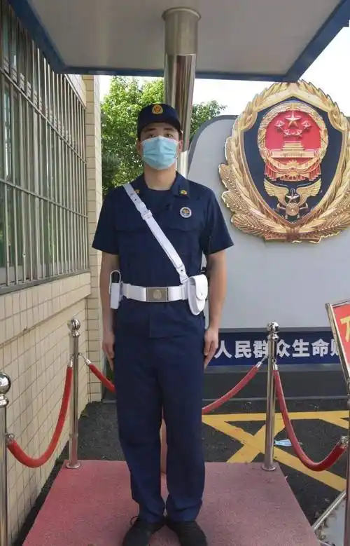 我们换装啦快来看看专职消防员的新制服长啥样吧