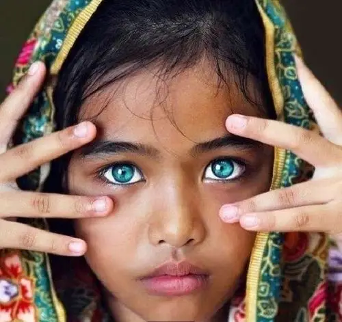 hello,我是姐姐!不知道大家身边有没有那种眼睛美到让人动心的朋友呢?