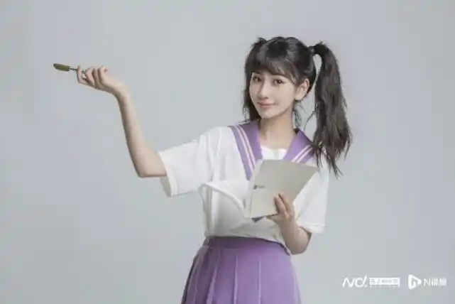 《你笑起来真好看》原唱女孩李昕融出书了