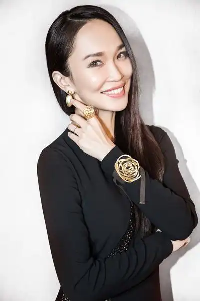 "冻龄女神"范文芳,一位嫁给爱情的新加坡美女