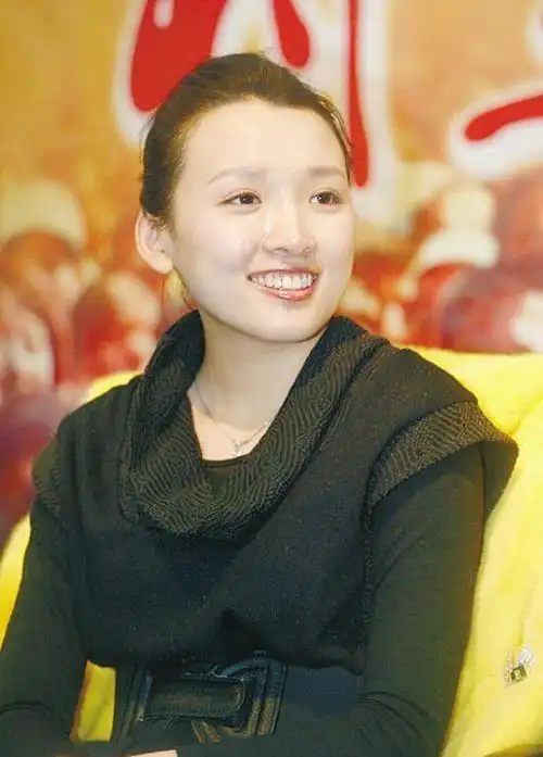 10年前她登上赵本山私人飞机,21岁被捧红,后嫁富商,如今怎样了